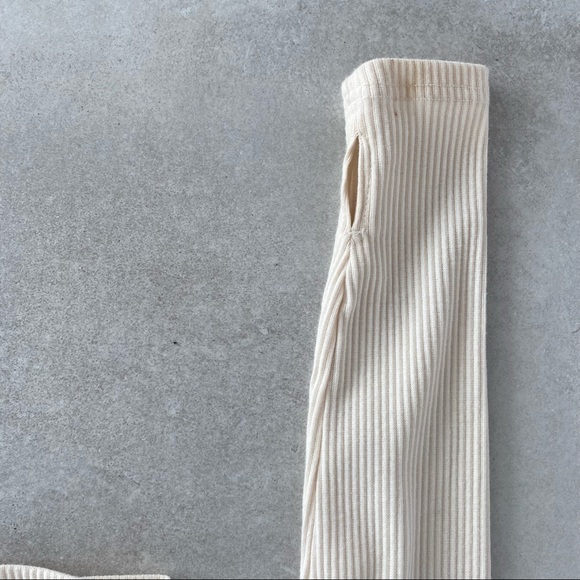 STORETS CUT OUT TOP WITH THUMB OPENINGS - Picture 5 of 11